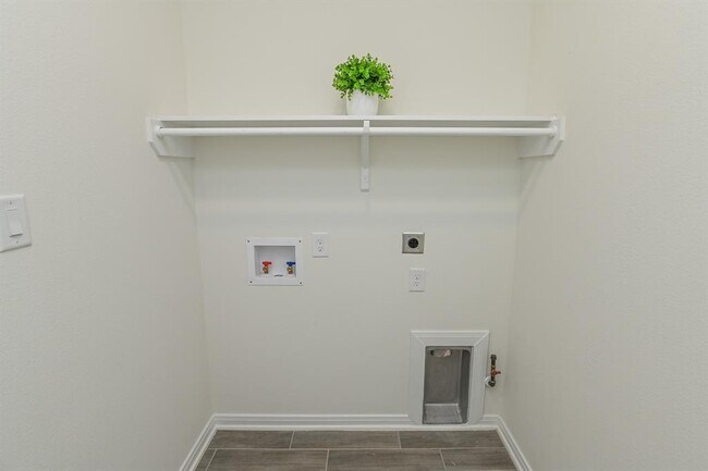 Building Photo - 27638 Mesabe Dr