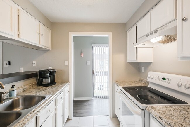 Building Photo - 10122 Waterstone Dr