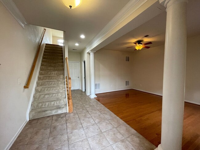 Building Photo - Stunning Light-Filled 3 Bed 2/2 Bath Townhome In Sought After Brambleton