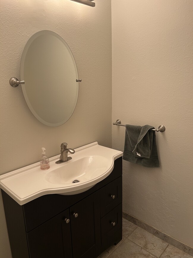 Main Level Bathroom - 3330 Templeton Gap Rd