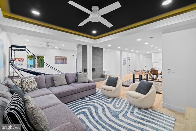 Building Photo - 5510 Beach Dr