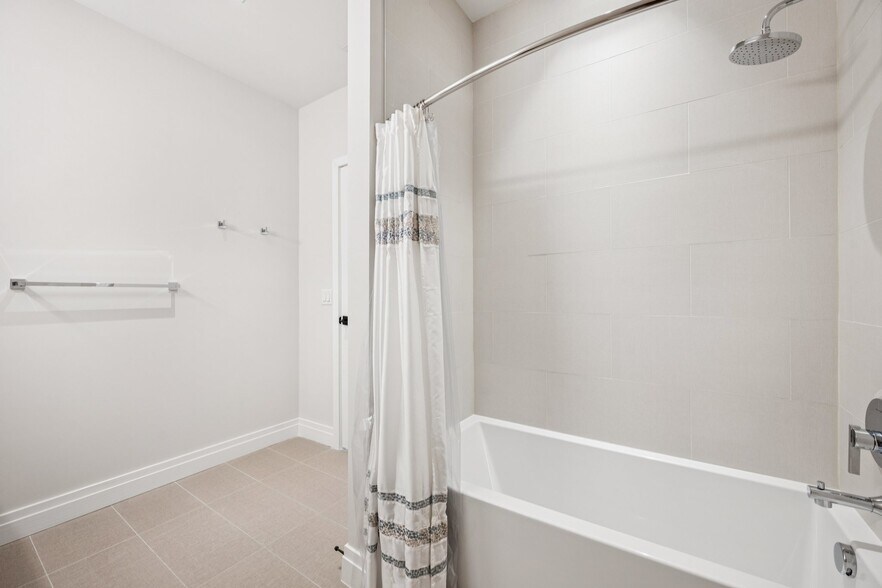 Building Photo - 900 11th St SE