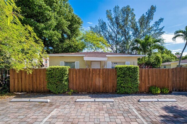 Building Photo - 2020 Miami Rd