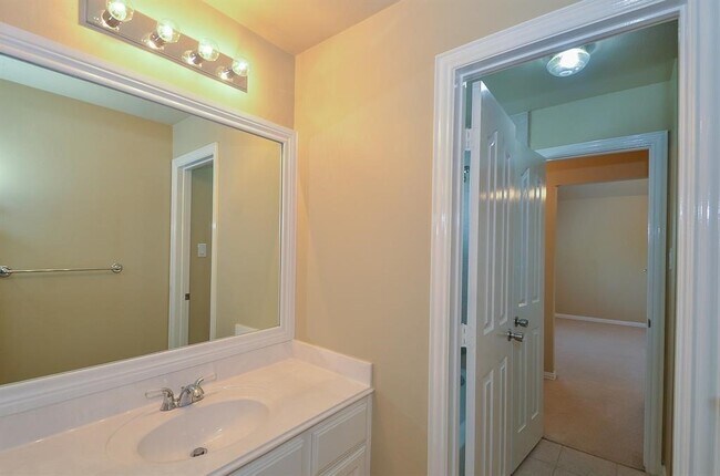 Building Photo - 5503 Langhorne Ct