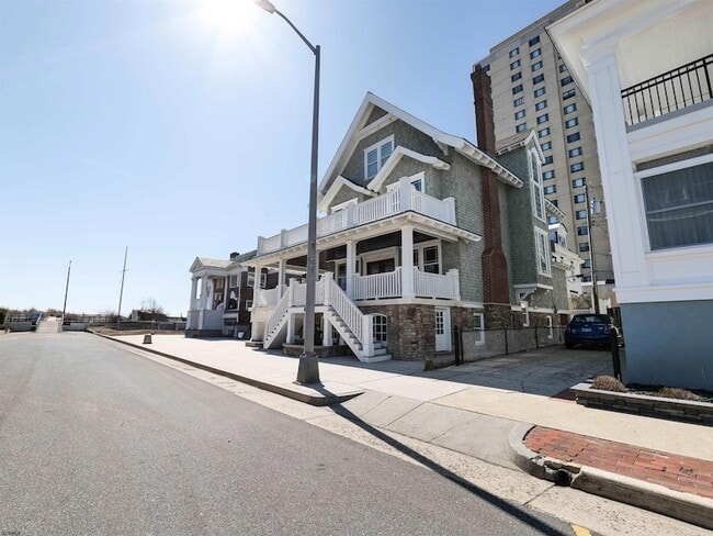 Building Photo - 108 S Marion Ave
