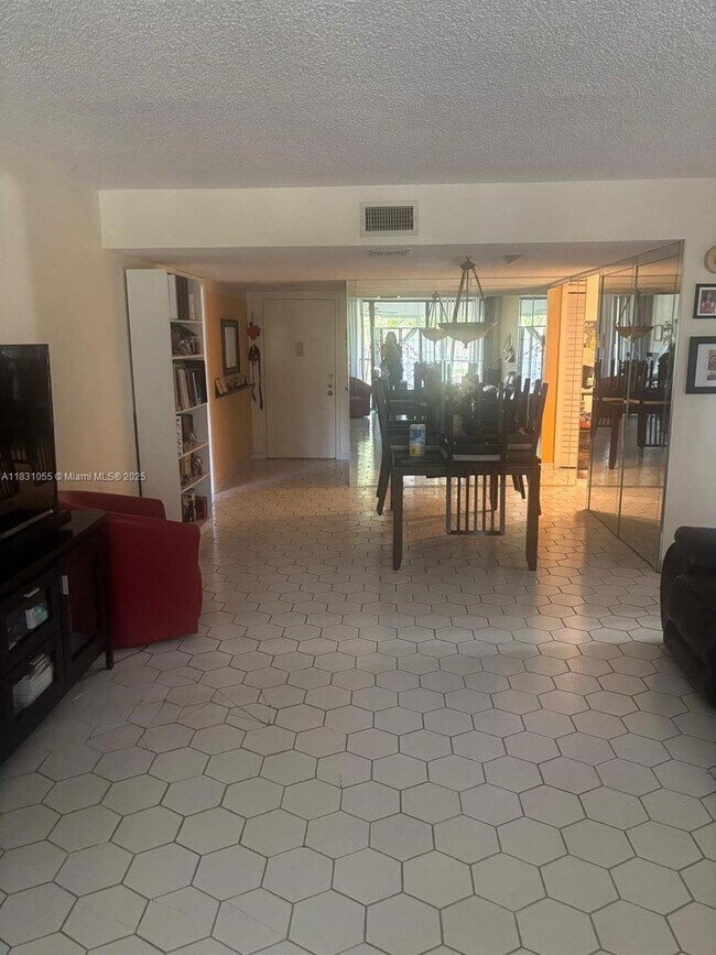 Building Photo - 16251 Golf Club Rd