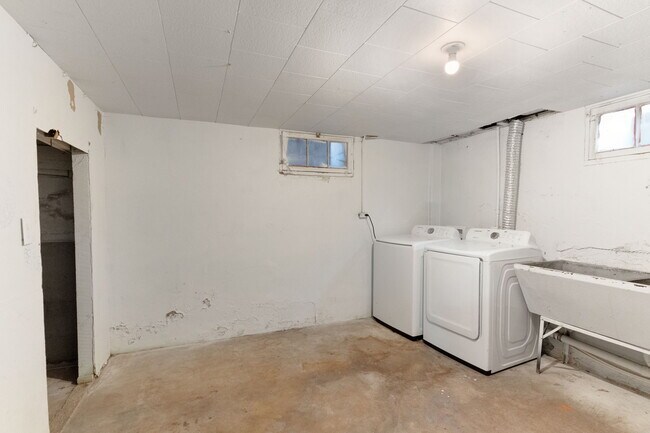 Building Photo - 2625 Gunnison St