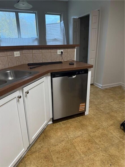 Building Photo - 20 Kestrel Cir