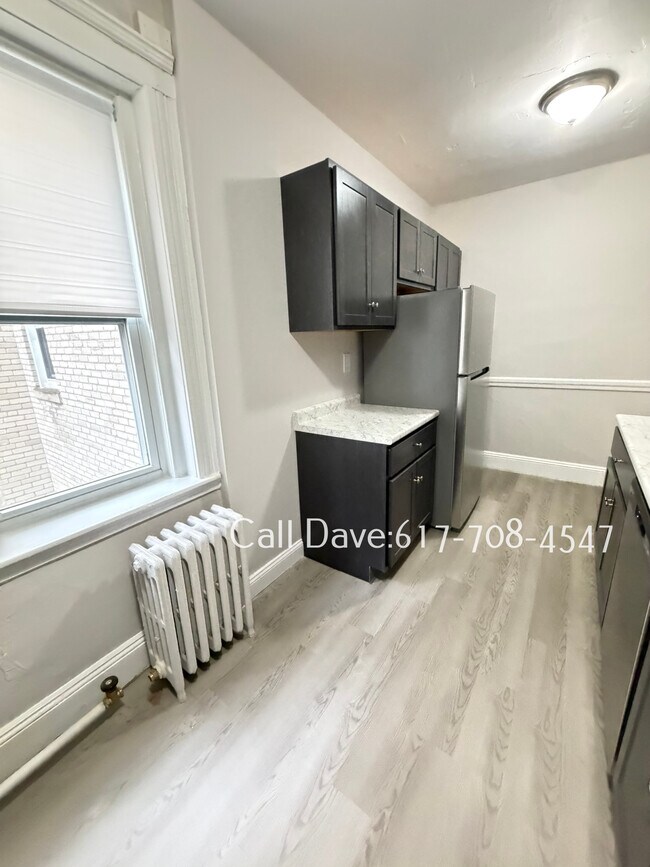 Building Photo - 47 Linden St