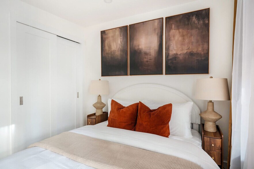 Building Photo - 335 E 22nd St