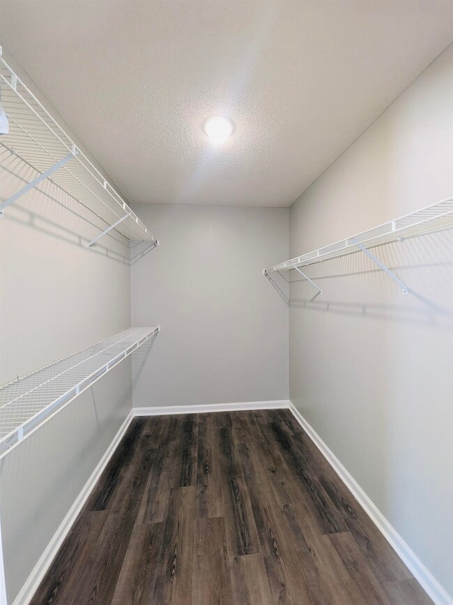 Building Photo - 9410 Garden Woods Dr