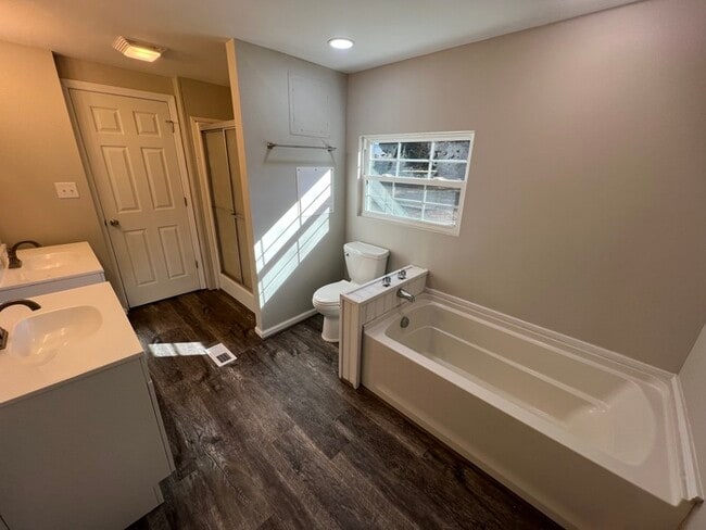 Building Photo - Lovely 3 bedroom 2 bath home available to ...