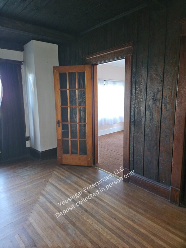 Building Photo - 408 W Maple Ave