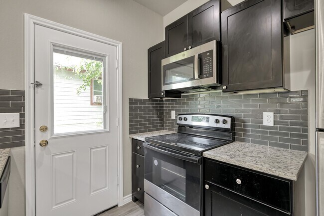 Building Photo - 11756 White Cedar St