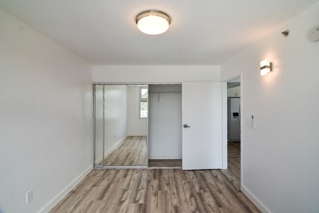 Building Photo - 1450 Young St