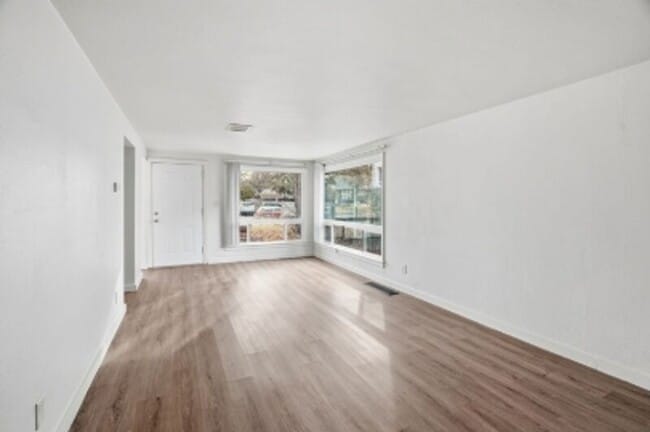 Building Photo - 1307 E Thurston Ave