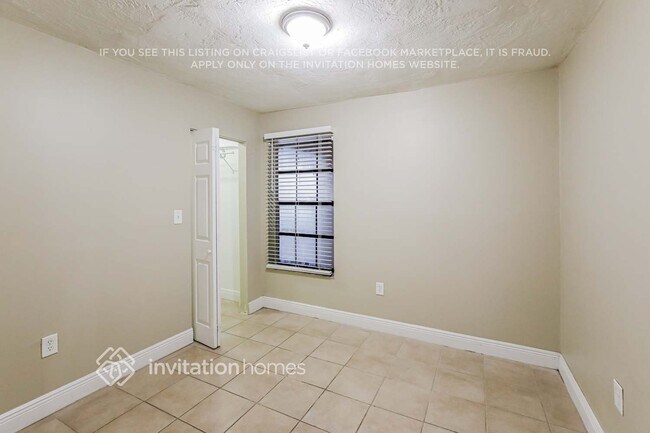 Building Photo - 20015 W Oakmont Cir