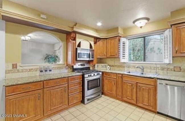 Building Photo - $500 off first months rent, Gorgeous Home ...