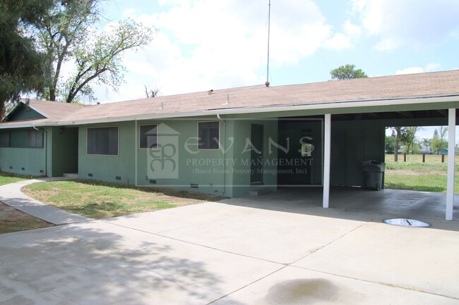 Primary Photo - House with many possibilities!!