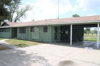 Building Photo - House with many possibilities!!