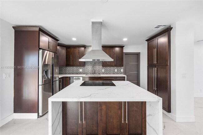 Building Photo - 218 SE 2nd St