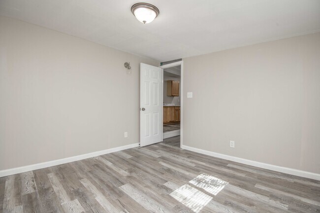 Building Photo - 912 Hotel Ave