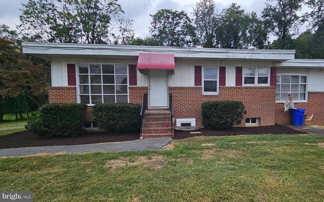 Building Photo - 10879 Clarksville Pike