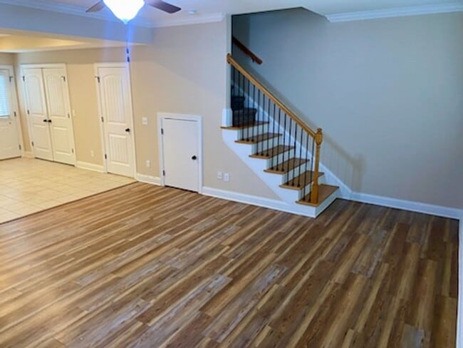 Building Photo - BEAUTIFUL TOWNHOME