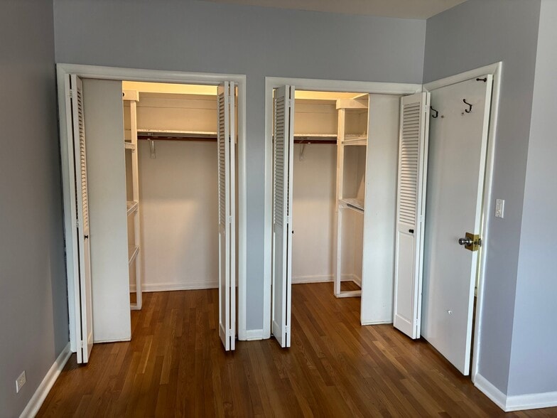 Building Photo - 6736 N Kimball Ave