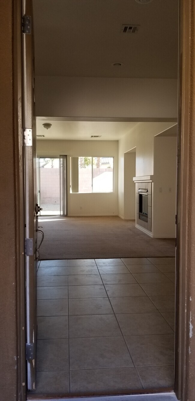 Building Photo - 4901 Oro Ln