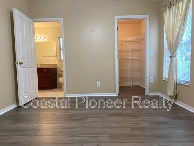 Building Photo - 10542 San Travaso Dr