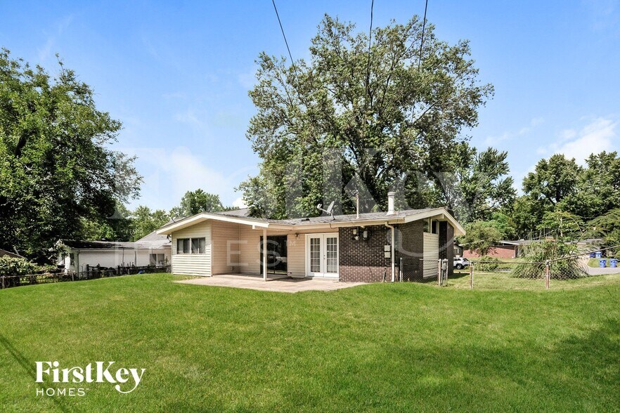 Building Photo - 2420 Cherry