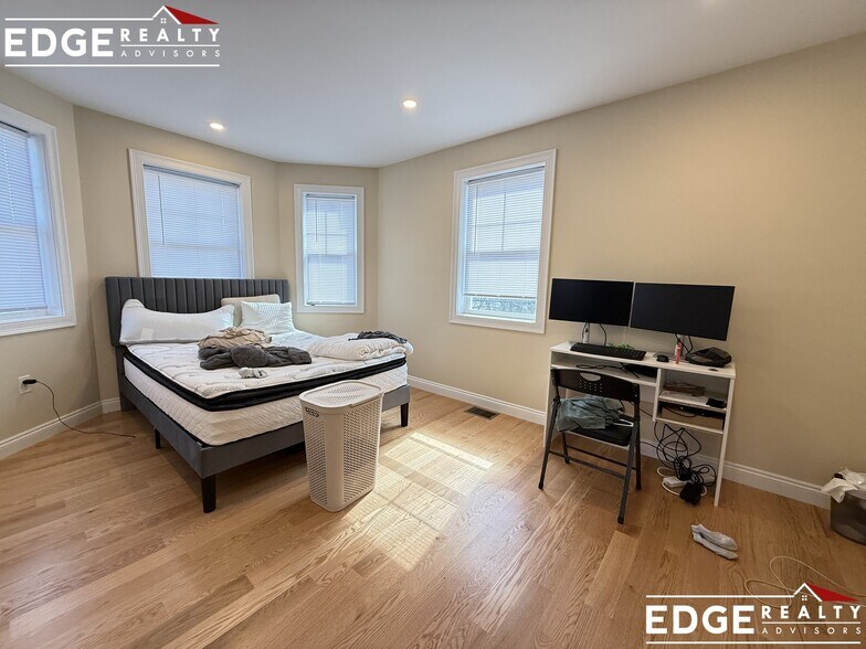 Building Photo - 3 A Glenley Terrace