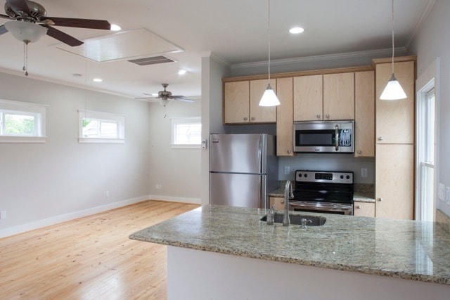 Building Photo - 1324 Rutland St