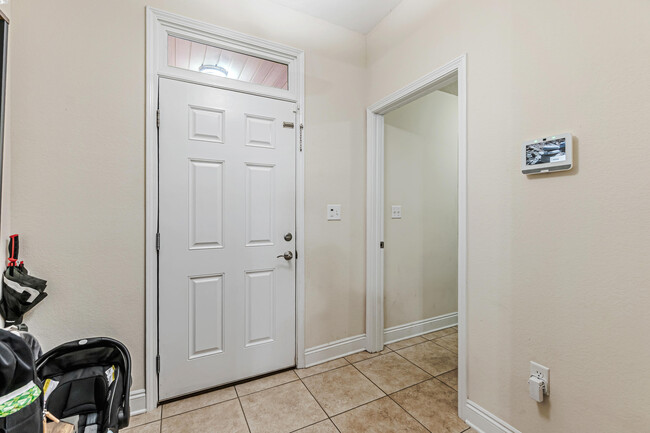 Building Photo - 121 Hillwood Dr