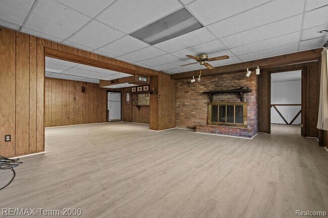 Building Photo - 25152 Fairway Dr