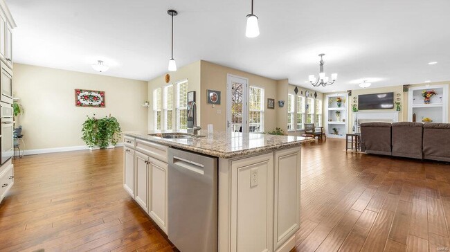 Building Photo - 303 Gateview Dr