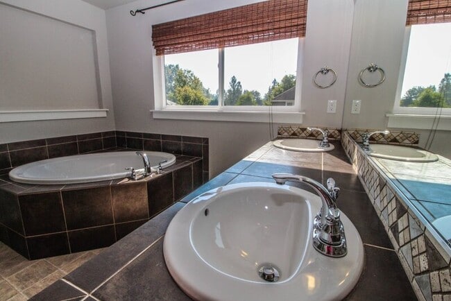 Building Photo - 319 204th St SE