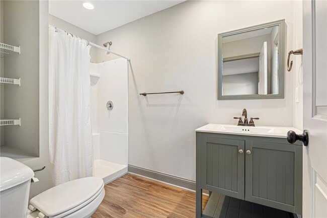 Building Photo - 300 Cottage Hl Ct