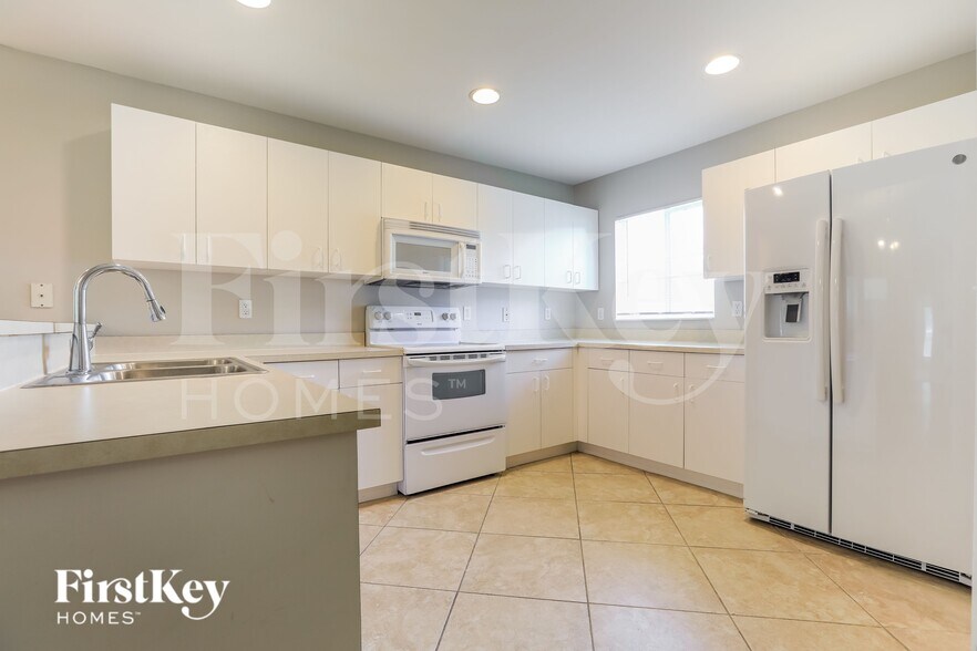 Building Photo - 2166 Boca Chica Ave