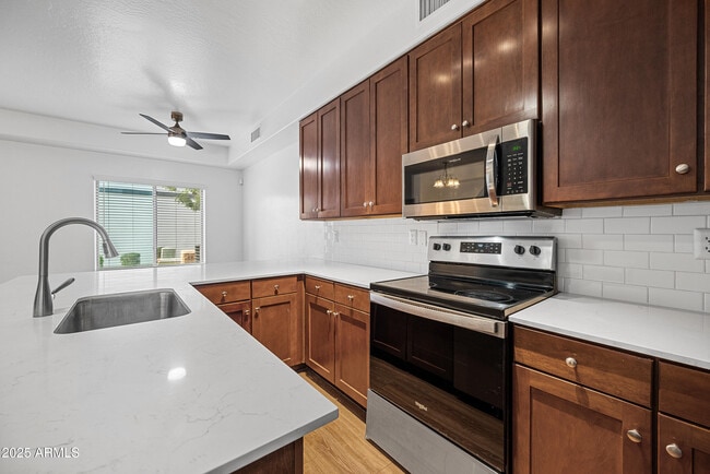 Building Photo - 4608 W Maryland Ave