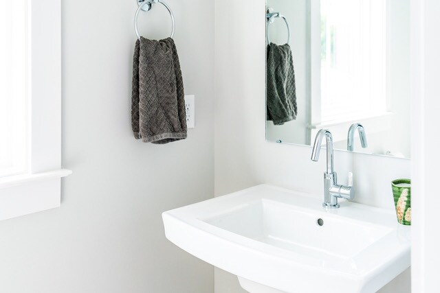 Building Photo - 509 Rosedale Ave E