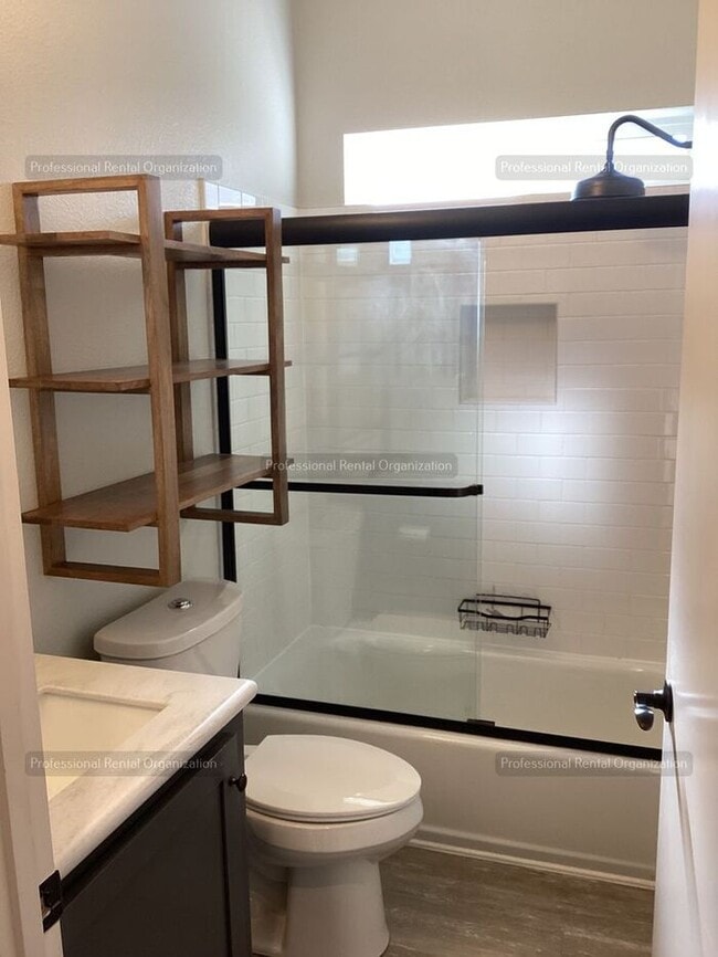 Building Photo - Wine Country Living at Its Finest