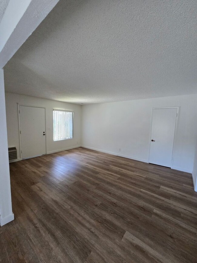 Building Photo - IRVINE 1 BEDROOM 1 BATH CONDO $2250