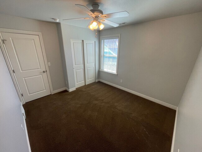 Building Photo - Beautiful 5 Bedroom Home in Daybreak