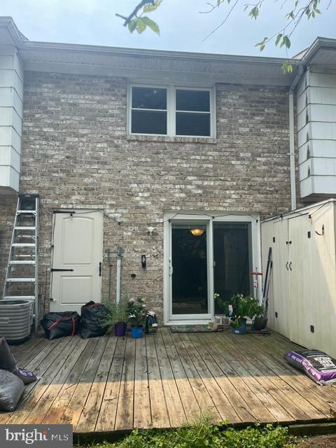 Building Photo - 802 Hills Dr