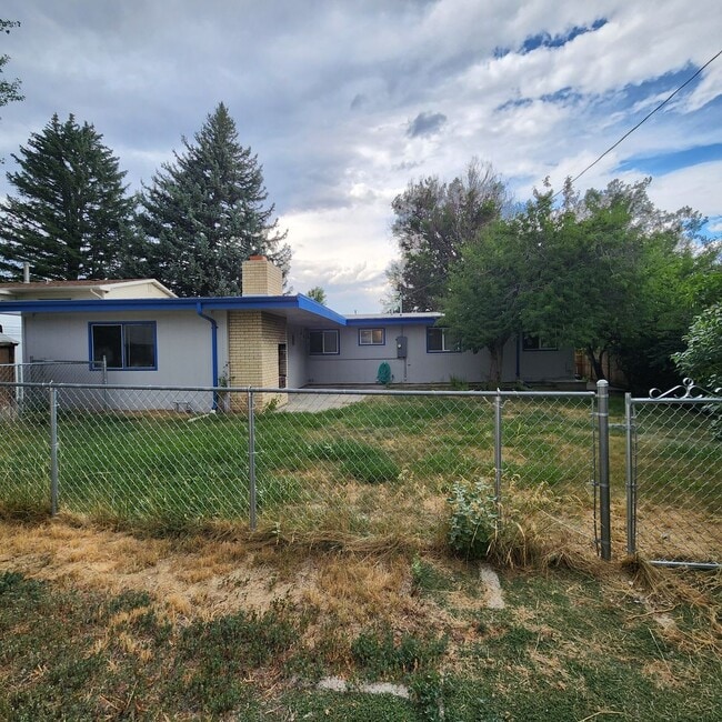 Building Photo - One Level Westside Ranch 4 bd, Single Garage