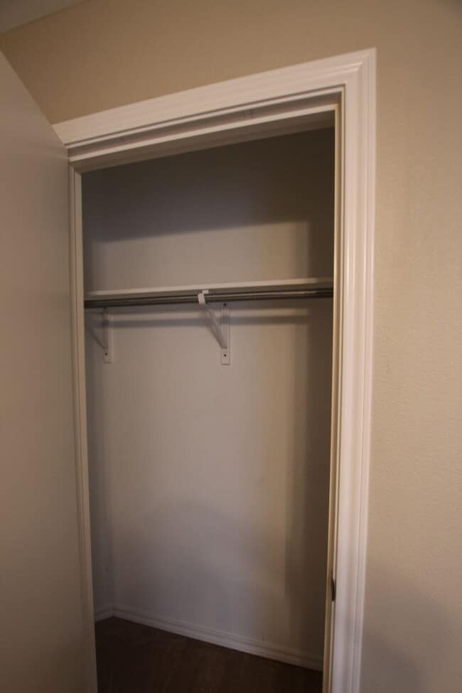 Building Photo - Available! Beautiful 3 bedroom 2 bathroom ...