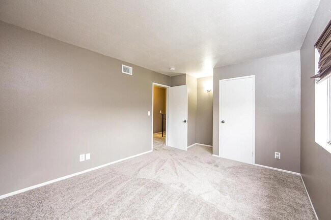 Building Photo - 5977 Nelda St