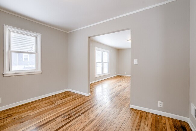 Building Photo - 6905 N 33rd St